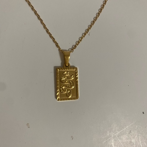 Elegant Gold Pendant Necklace - Picture 3 of 4